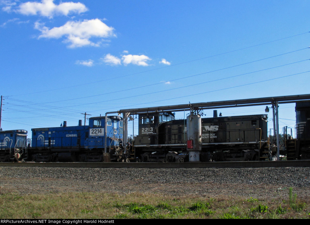 NS 2214 & 2213 at the fuel racks